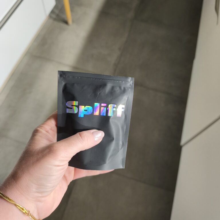 Click to view full screen Recensione cliente Sapphire con foto - Spliff