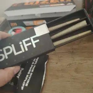 Recensione cliente Scatola da 3 spinelli CBD pre-rollati - White Widow con foto - Spliff