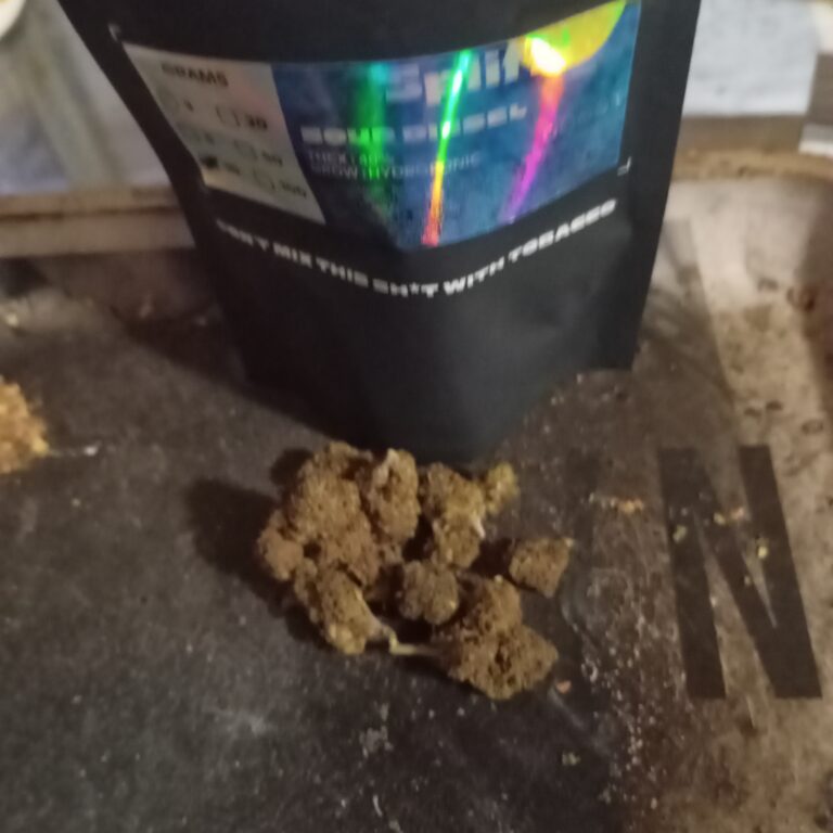 Click to view full screen Recensione cliente Sour Diesel con foto - Spliff